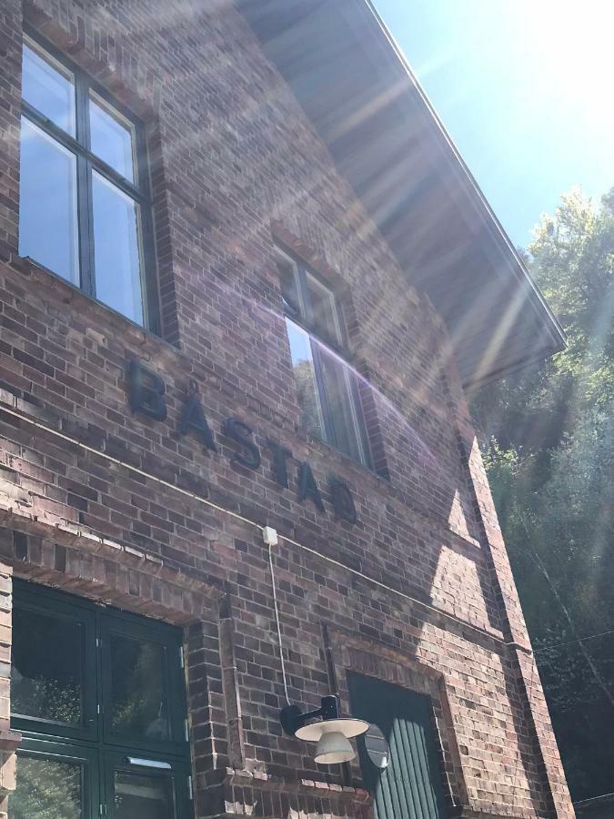 Tree Top Hill - The Old Station House - Bastad Holiday Apartments Exterior foto