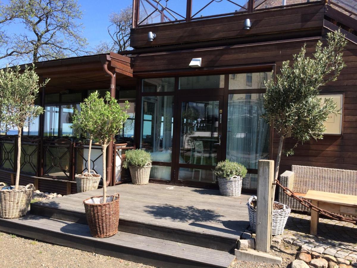 Tree Top Hill - The Old Station House - Bastad Holiday Apartments Exterior foto